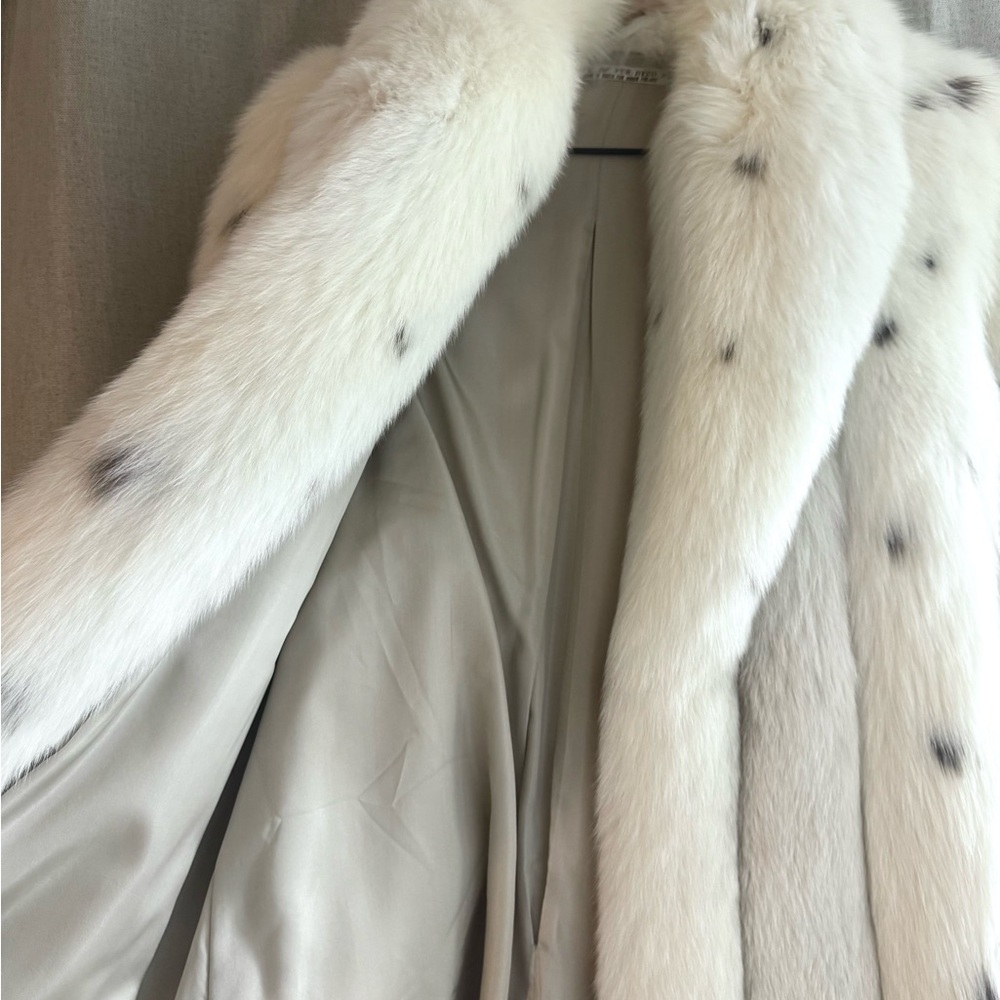 Luxury White Genuine Vintage Spotted Fox Fur Coat - Picture 5 of 8